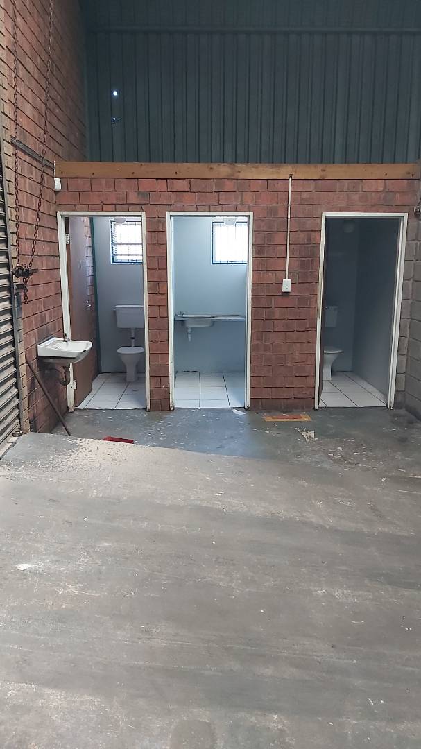 To Let commercial Property for Rent in Sidwell Eastern Cape